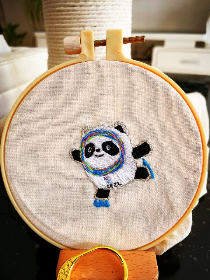 新春特别版冰墩墩即将上线!“一墩难求”,上海粉丝可以来这里“碰碰运气”→休闲区蓝鸢梦想 - Www.slyday.coM 新春特别版冰墩墩即将上线!“一墩难求”,上海粉丝可以来这里“碰碰运气”→休闲区蓝鸢梦想 - Www.slyday.coM