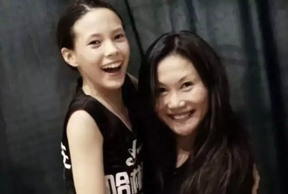 刚刚,谷爱凌夺冠!她的母亲,才是“海淀妈妈”的天花板休闲区蓝鸢梦想 - Www.slyday.coM 刚刚,谷爱凌夺冠!她的母亲,才是“海淀妈妈”的天花板休闲区蓝鸢梦想 - Www.slyday.coM