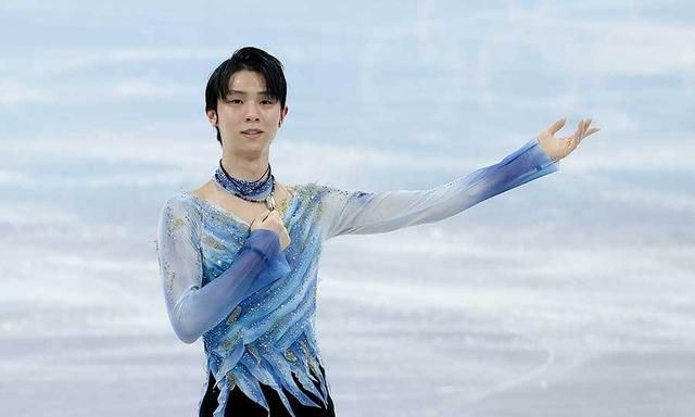 为什么羽生结弦无法回避冰上的坑呢没有人来清理冰场吗