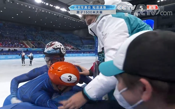 黄大宪喜极而泣！竖起食指我是第一，高举<a href=