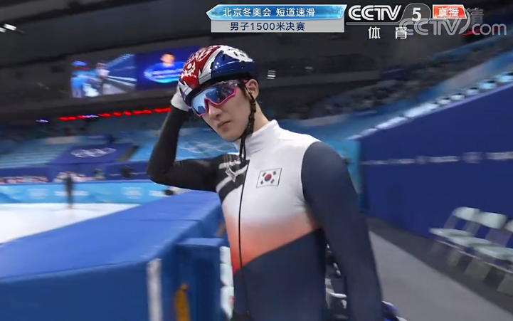 黄大宪喜极而泣！竖起食指我是第一，高举<a href=