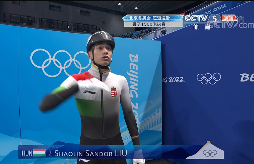 黄大宪喜极而泣！竖起食指我是第一，高举<a href=