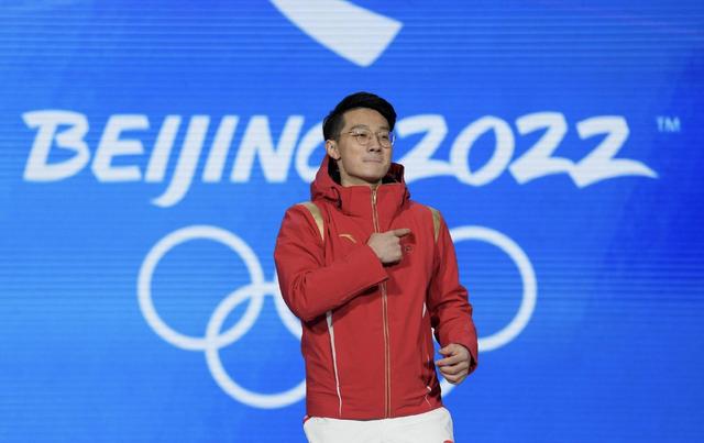 北京冬奥最奇葩一幕!金牌到手便“做秀”,中国双冠王获好评休闲区蓝鸢梦想 - Www.slyday.coM 北京冬奥最奇葩一幕!金牌到手便“做秀”,中国双冠王获好评休闲区蓝鸢梦想 - Www.slyday.coM