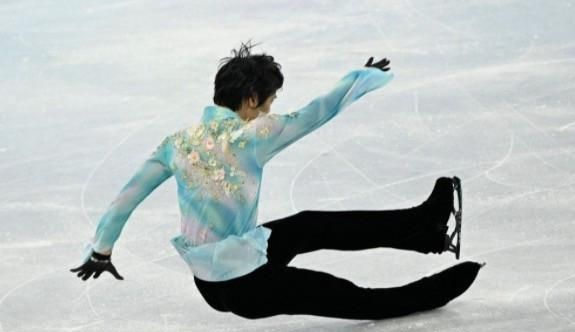 两大顶流羽生结弦冰墩墩合影高难度下腰瞬间冲上热搜