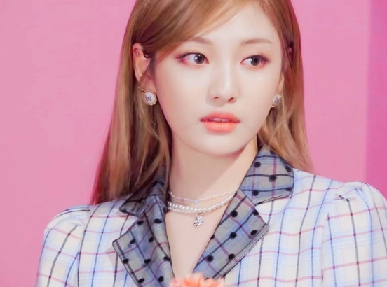 韩女团成员祝贺中国首金，不料被<a href=