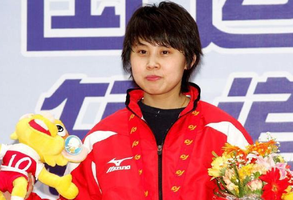 3次被开除国家队，4次冠军77枚金牌，王濛变成了<a href=