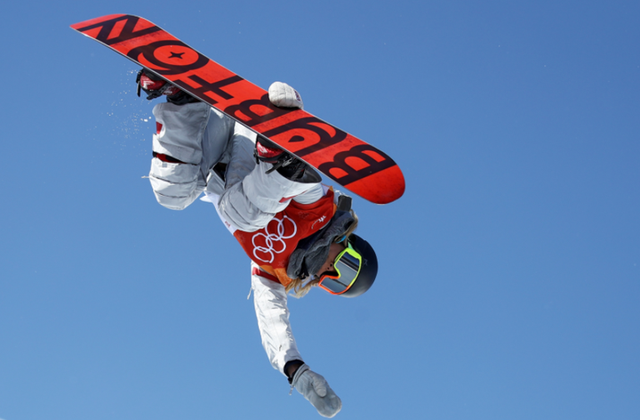 00后天才少女统治单板U型池，父母均为<a href=