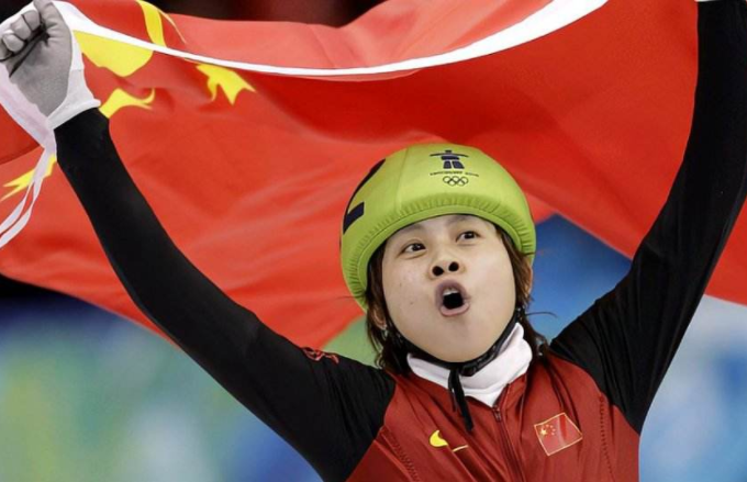 3次被开除国家队，4次冠军77枚金牌，王濛变成了<a href=