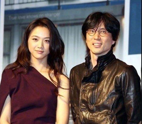 汤唯带女儿回北京安家，被质疑与<a href=