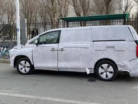 魏牌首款MPV现身街头，北京车展将亮相你期待吗？