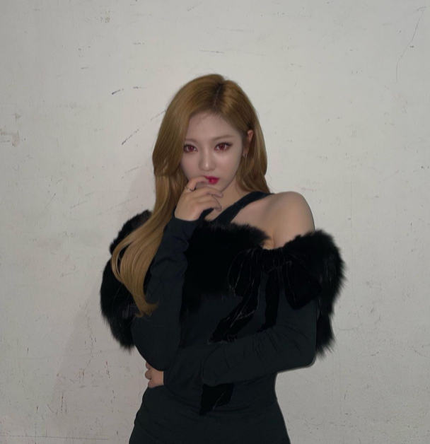 韩女团成员祝贺中国首金，不料被<a href=