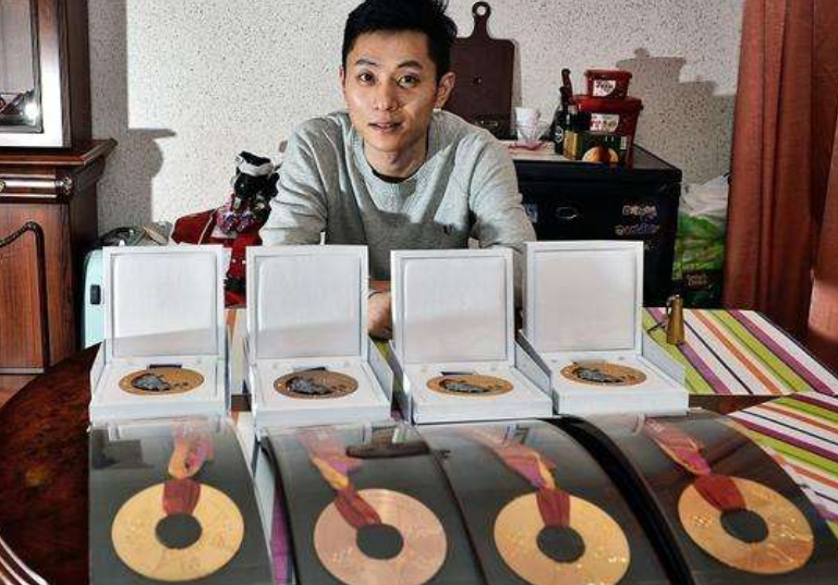 台阶找不到，找代餐！因和中国速滑队教练同名，<a href=