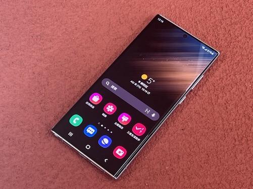 同样是万元机 三星S22和iPhone13拉出来溜溜休闲区蓝鸢梦想 - Www.slyday.coM 同样是万元机 三星S22和iPhone13拉出来溜溜休闲区蓝鸢梦想 - Www.slyday.coM