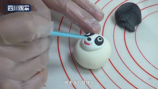冰墩墩汤圆battle三星堆汤圆你会pick哪一款