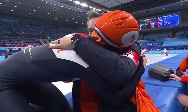 冠军和季军拥抱，崔敏静独自哭泣！没了沈锡希，<a href=