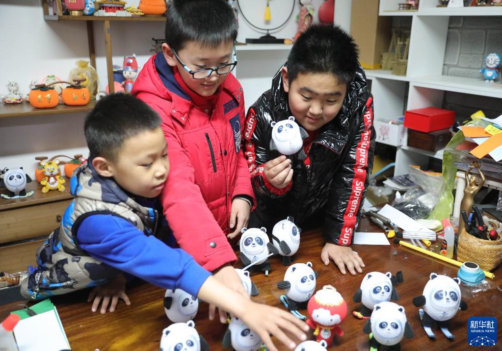 新华全媒+丨纸上谈“冰”——非遗掐纸技艺呈现别样“冰墩墩”“雪容融”休闲区蓝鸢梦想 - Www.slyday.coM 新华全媒+丨纸上谈“冰”——非遗掐纸技艺呈现别样“冰墩墩”“雪容融”休闲区蓝鸢梦想 - Www.slyday.coM