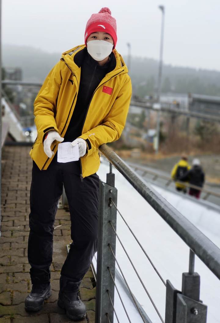 贴地飞行的钢架雪车阵营里,有位来自浙江的国家队教练休闲区蓝鸢梦想 - Www.slyday.coM 贴地飞行的钢架雪车阵营里,有位来自浙江的国家队教练休闲区蓝鸢梦想 - Www.slyday.coM