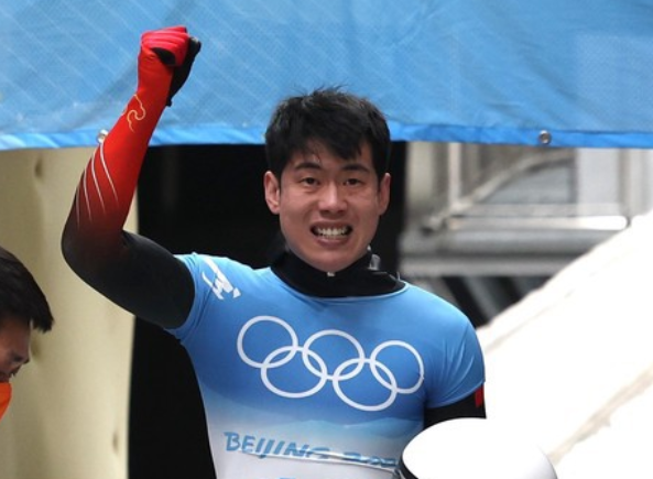 贴地飞行!闫文港获男子钢架雪车铜牌,创下中国队历史最佳成绩休闲区蓝鸢梦想 - Www.slyday.coM 贴地飞行!闫文港获男子钢架雪车铜牌,创下中国队历史最佳成绩休闲区蓝鸢梦想 - Www.slyday.coM