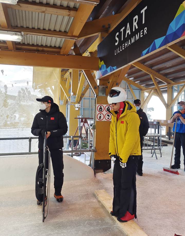 贴地飞行的钢架雪车阵营里,有位来自浙江的国家队教练休闲区蓝鸢梦想 - Www.slyday.coM 贴地飞行的钢架雪车阵营里,有位来自浙江的国家队教练休闲区蓝鸢梦想 - Www.slyday.coM