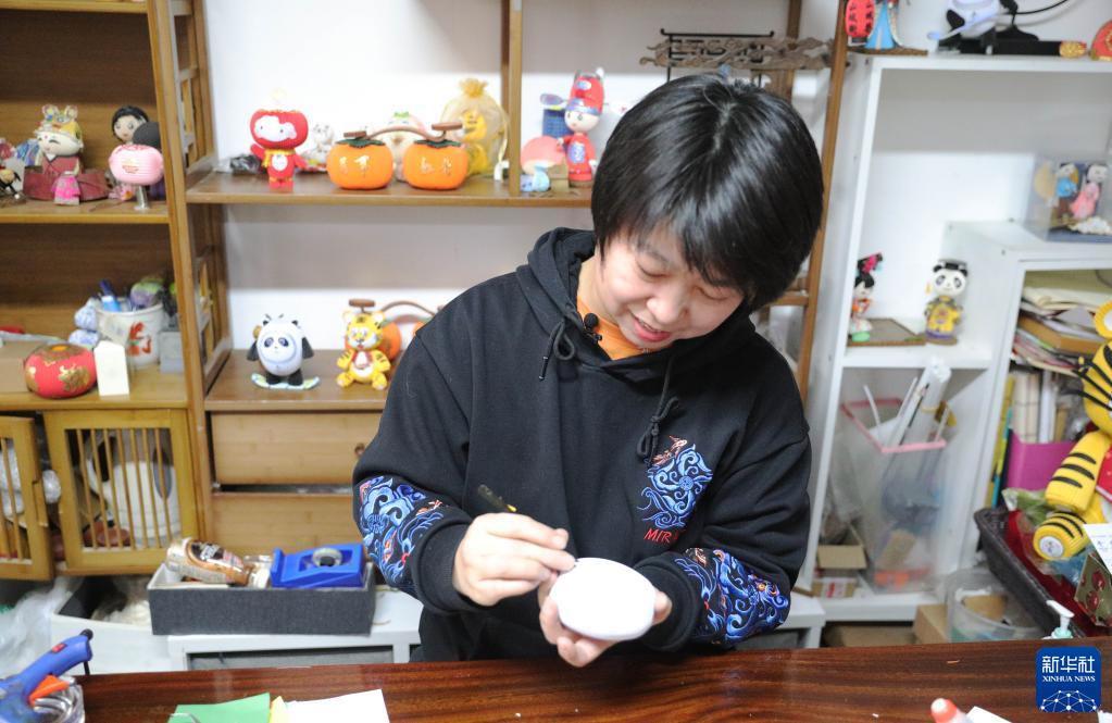 新华全媒+丨纸上谈“冰”——非遗掐纸技艺呈现别样“冰墩墩”“雪容融”休闲区蓝鸢梦想 - Www.slyday.coM 新华全媒+丨纸上谈“冰”——非遗掐纸技艺呈现别样“冰墩墩”“雪容融”休闲区蓝鸢梦想 - Www.slyday.coM