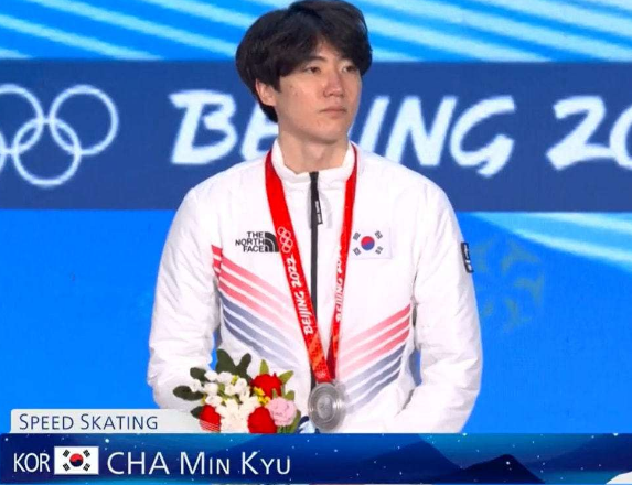 高亭宇假装扔冰墩墩，<a href=