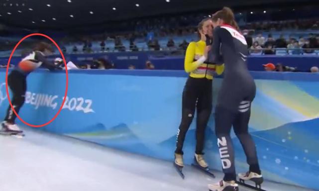 扎心！冠军和季军疯狂庆祝，亚军<a href=