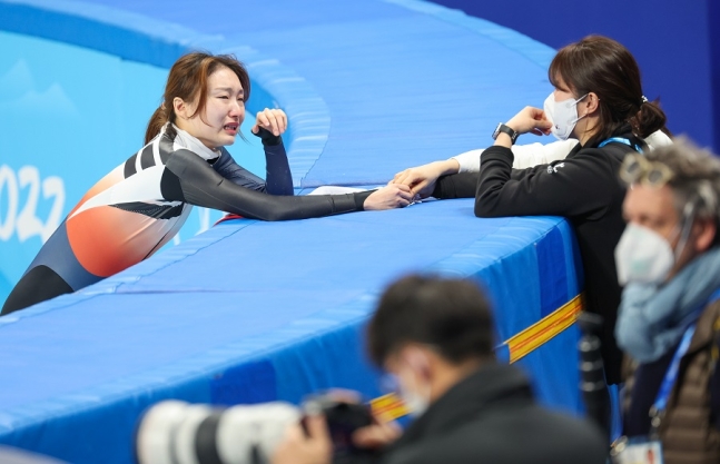 冬奥会名场面！名将丢金痛哭，队友狂笑，<a href=