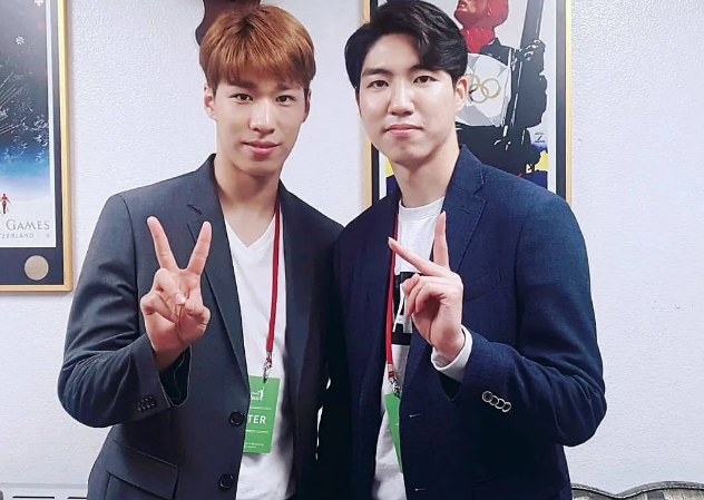 争议！车旼奎用手抹灰领奖台，替<a href=