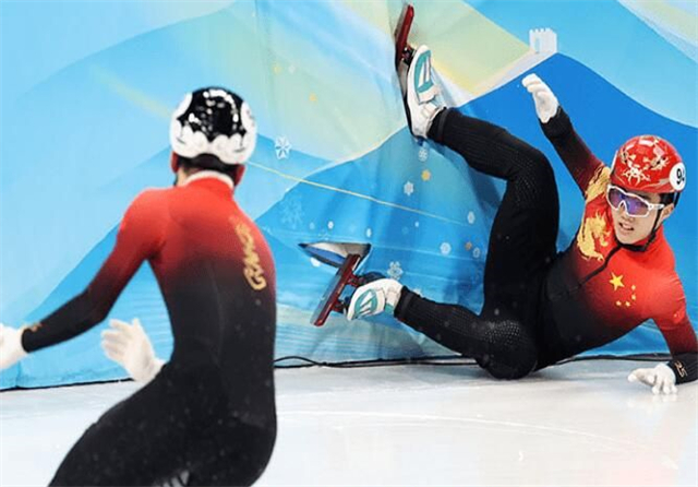 国际滑联太逗！恭喜荷兰人全程领先夺冠，配图是<a href=