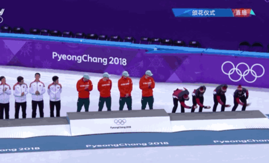 争议！车旼奎用手抹灰领奖台，替<a href=