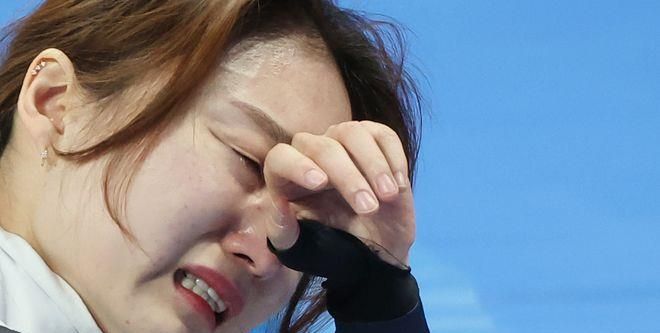 塑料姐妹情崔敏静场边痛哭流涕，<a href=