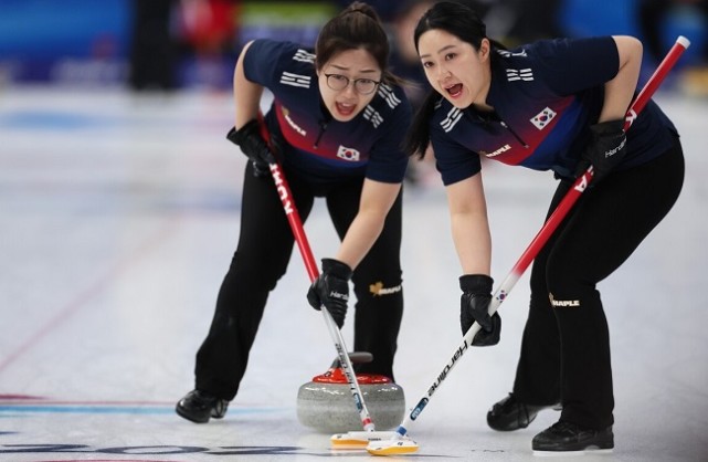 又赢了！连克上届冬奥冠亚军！中国女子冰壶队苦战逆转战胜<a href=