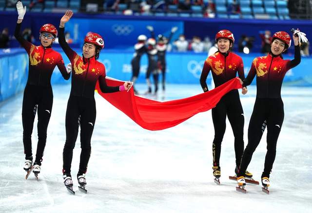 冬奥会，泪目，范可新疯狂冲刺，亲吻冰面，<a href=