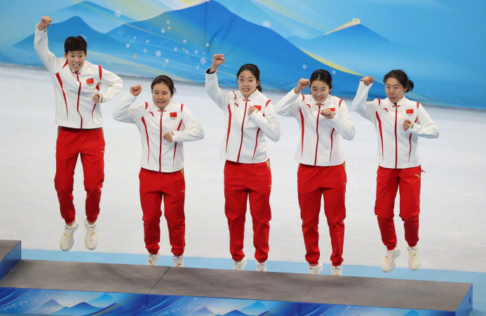 范可新绝杀！中国守住短道速滑第1，力压<a href=