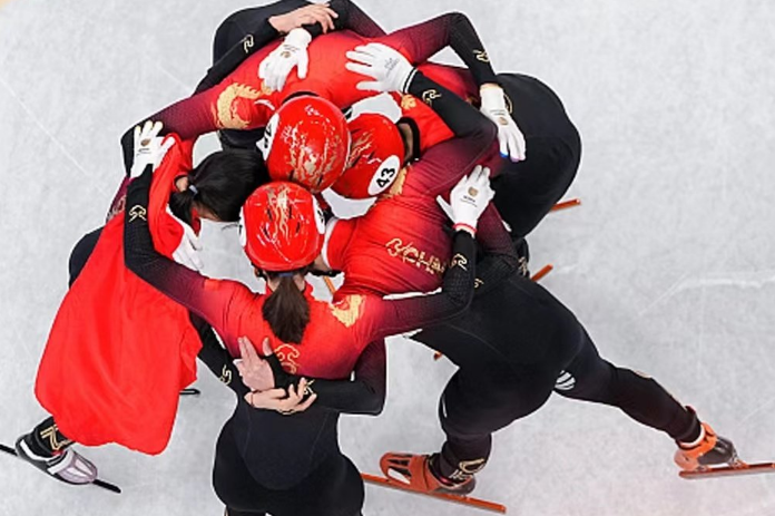 范可新最后一棒超越！为中国队拿到铜牌，荷兰冠军，<a href=