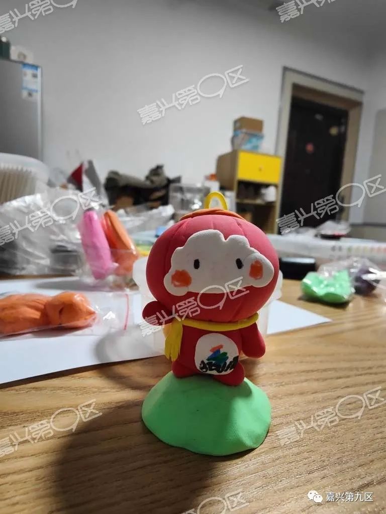 太拼了线上线下一墩难求嘉兴一父亲为女儿自制冰墩墩67