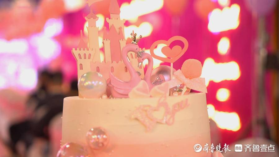 现在相亲都这么卷的吗?潍坊印象汇相亲大会现场一女士被多次表白休闲区蓝鸢梦想 - Www.slyday.coM 现在相亲都这么卷的吗?潍坊印象汇相亲大会现场一女士被多次表白休闲区蓝鸢梦想 - Www.slyday.coM