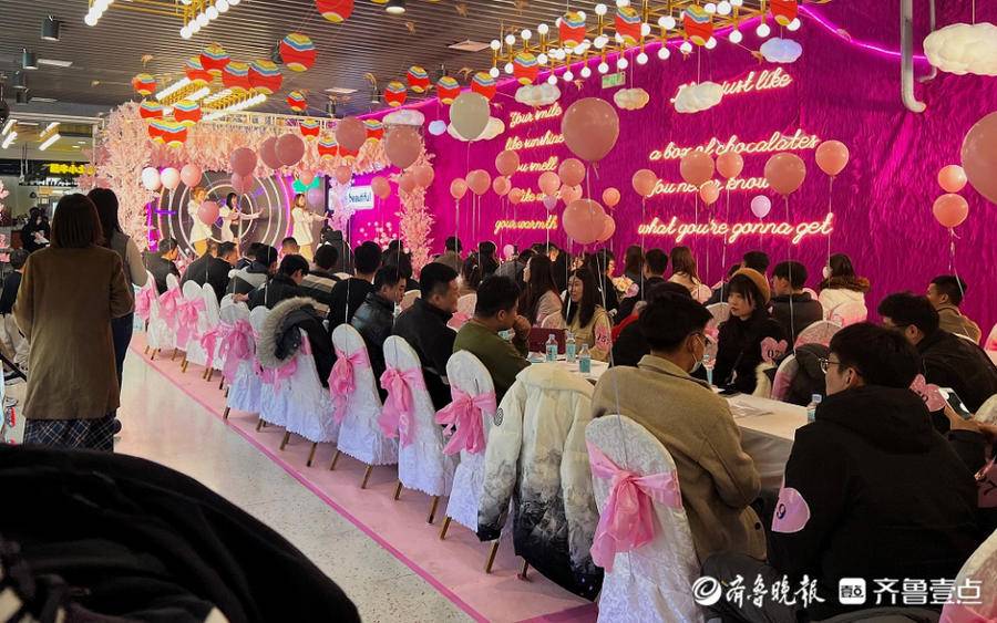 现在相亲都这么卷的吗?潍坊印象汇相亲大会现场一女士被多次表白休闲区蓝鸢梦想 - Www.slyday.coM 现在相亲都这么卷的吗?潍坊印象汇相亲大会现场一女士被多次表白休闲区蓝鸢梦想 - Www.slyday.coM