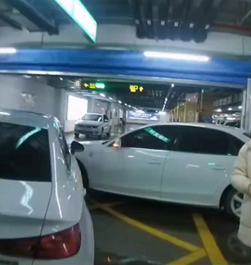 同年同月同日生两男子开同品牌车相撞,交警三连懵:没抄错吧休闲区蓝鸢梦想 - Www.slyday.coM 同年同月同日生两男子开同品牌车相撞,交警三连懵:没抄错吧休闲区蓝鸢梦想 - Www.slyday.coM