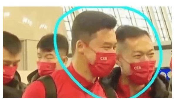 国足又惹事了，据报道，两位核心球员登上越南热搜，太尴尬了