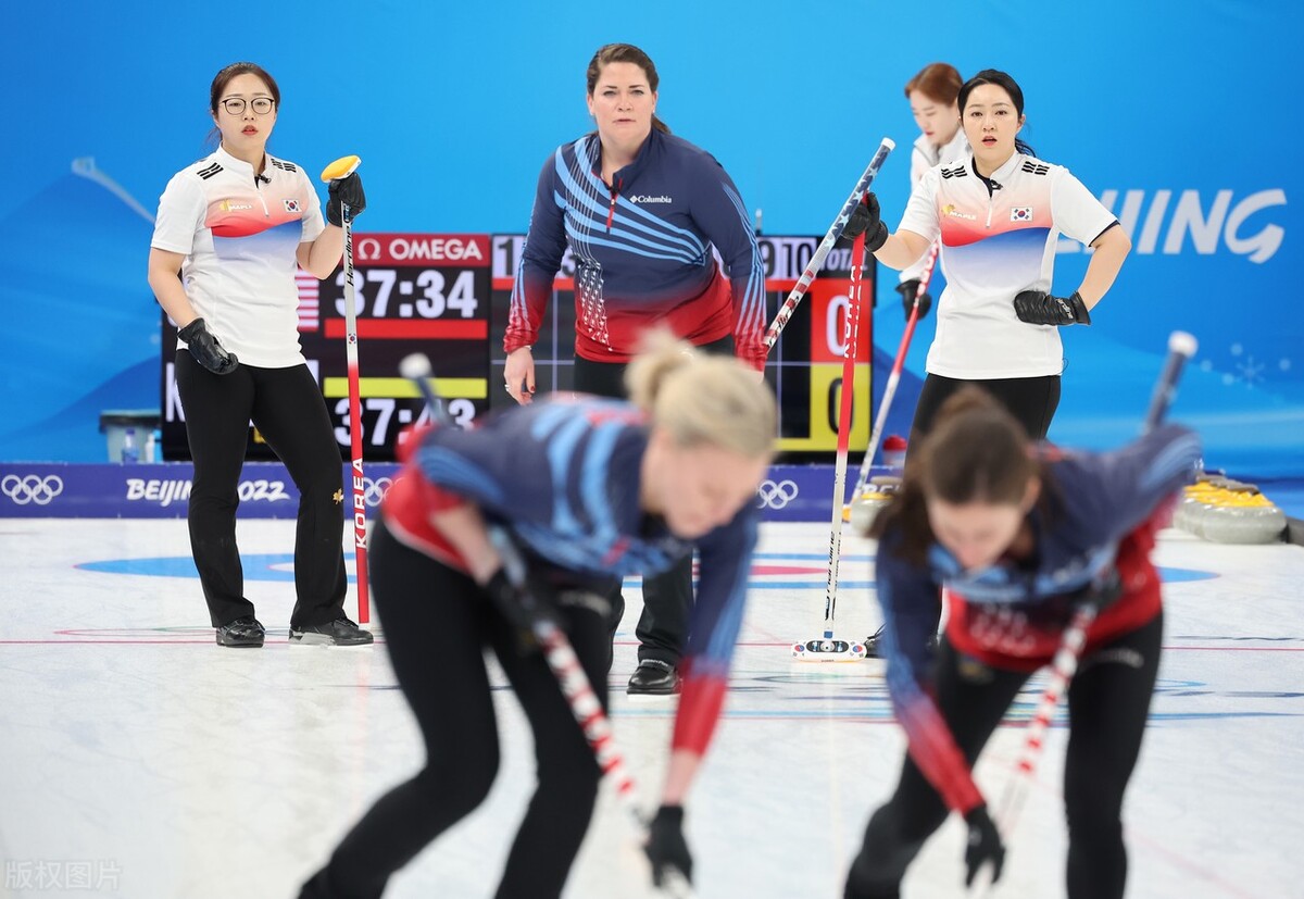 女子冰壶加拿大队大胜，美国队击败<a href=