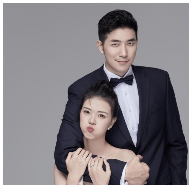 张常宁吴冠希晒婚纱照正式宣布婚礼时间轻轻一吻见证幸福时刻