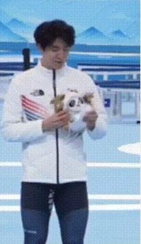 用口罩擦冰墩墩 赛后无人祝贺：这十大画面 让<a href=