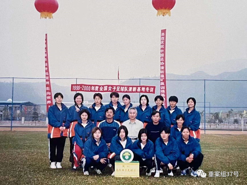 ▲江大女足俱乐部成立前，曾桂生随校足球队参加全国成年女足在清远基地冬训。受访者供图