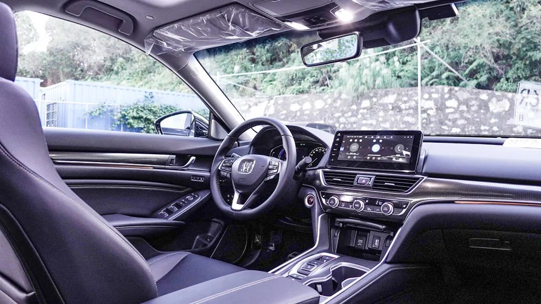 25万级必选!它们油耗最低只要4.1L 但这两中型车谁更值?