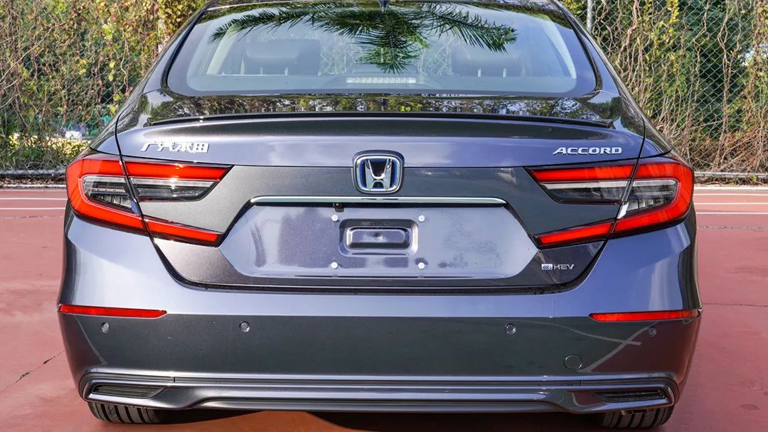 25万级必选!它们油耗最低只要4.1L 但这两中型车谁更值?