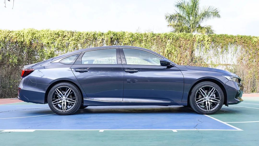 25万级必选!它们油耗最低只要4.1L 但这两中型车谁更值?