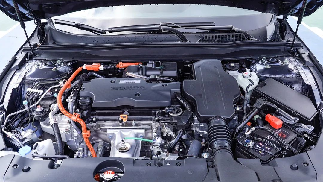 25万级必选!它们油耗最低只要4.1L 但这两中型车谁更值?