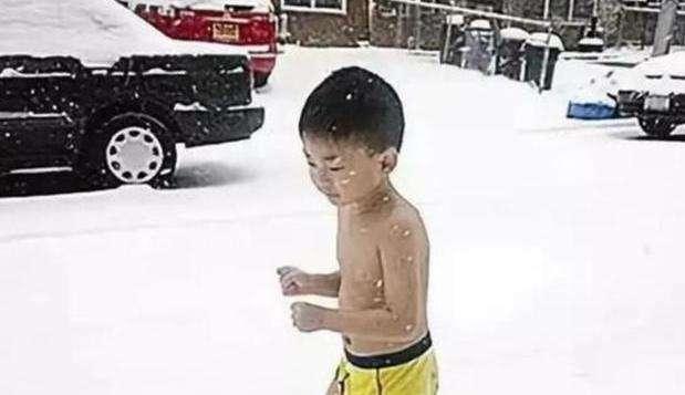 3岁雪地裸跑,5岁开飞机,“鹰式教育”下的小男孩如今成才了吗?休闲区蓝鸢梦想 - Www.slyday.coM 3岁雪地裸跑,5岁开飞机,“鹰式教育”下的小男孩如今成才了吗?休闲区蓝鸢梦想 - Www.slyday.coM