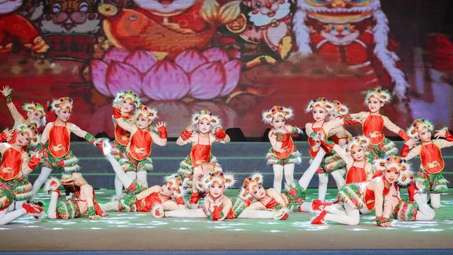 “快乐成长 梦想启航”2022渭南市(融创)少儿元宵晚会圆满落幕休闲区蓝鸢梦想 - Www.slyday.coM “快乐成长 梦想启航”2022渭南市(融创)少儿元宵晚会圆满落幕休闲区蓝鸢梦想 - Www.slyday.coM